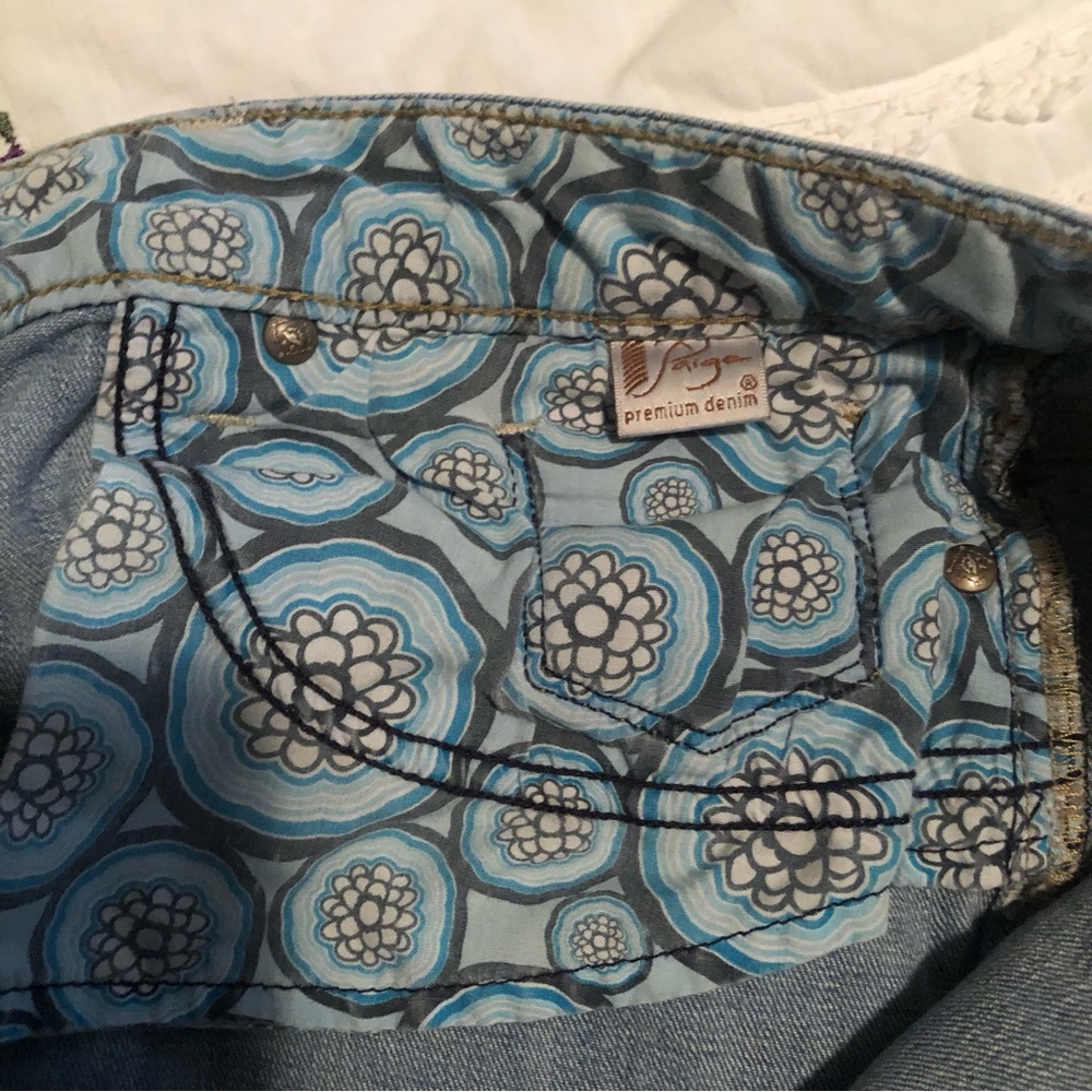Denim Shorts with lovely detail in the pockets and waste band. - Picture 7 of 9